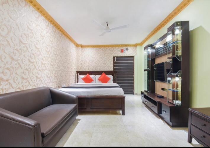 Calcutta Queen Buitenkant foto